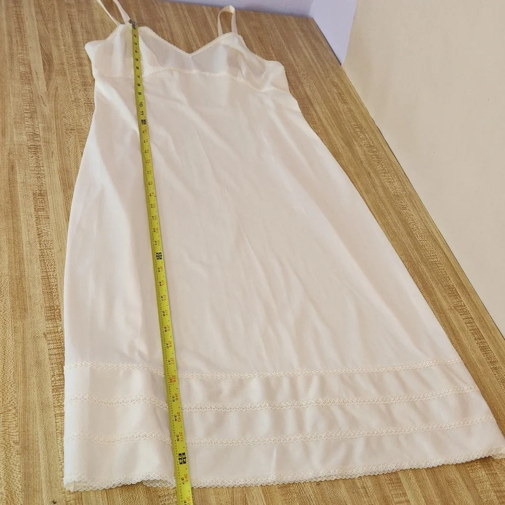 VTG LORRAINE Women’s Lace Trim Full Slip Nightgown, size 36 Tall